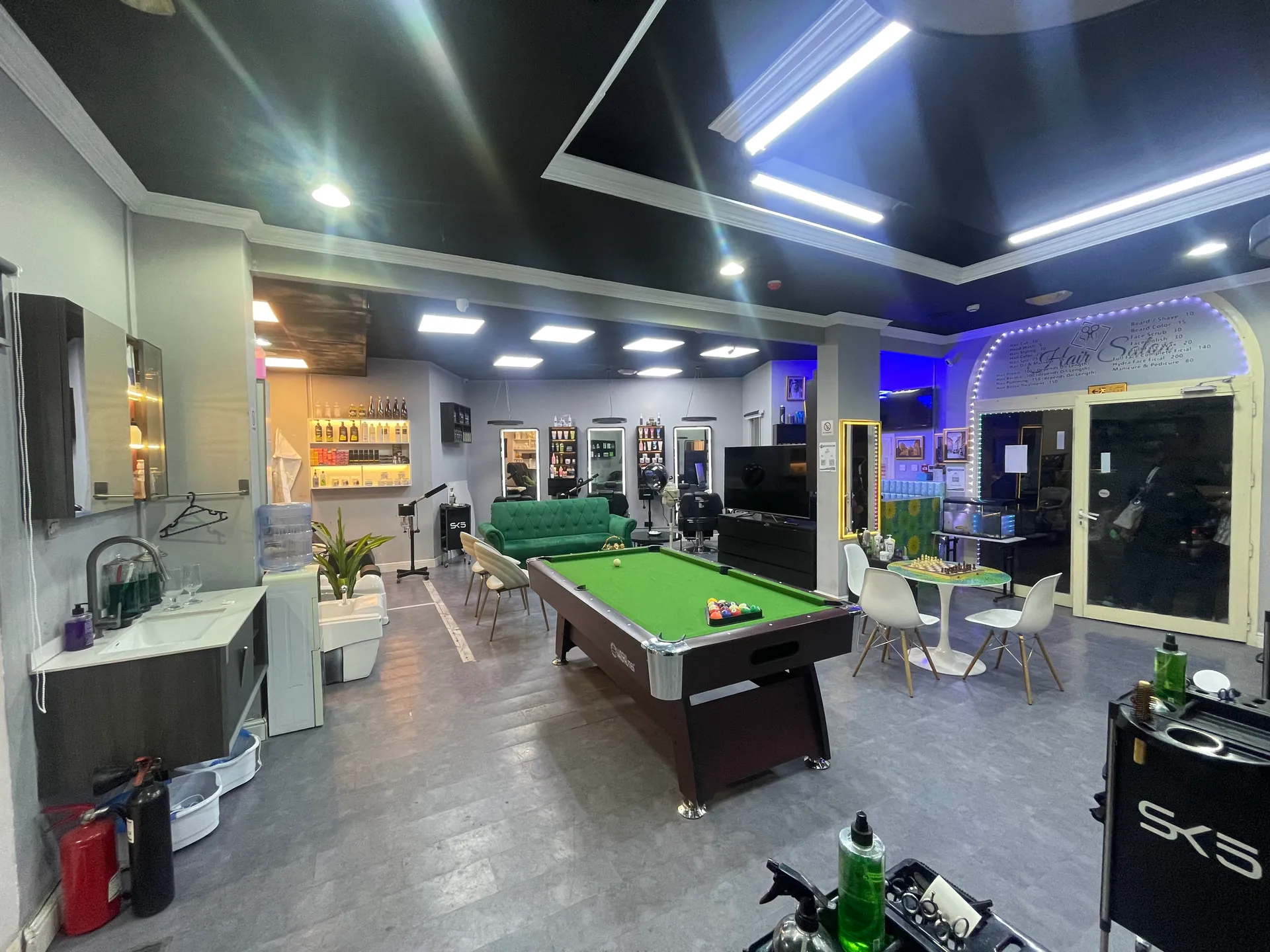 Men’s Salon for Sale in Dubai – Ready-to-Run Business Opportunity